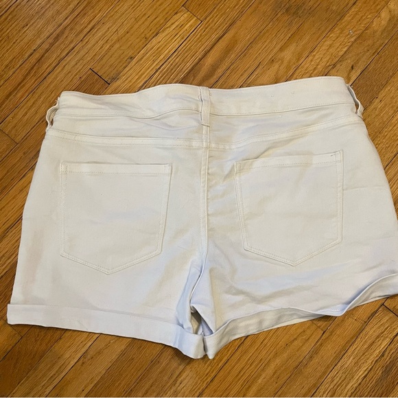 White Old Navy shorts size 8 - Picture 2 of 2
